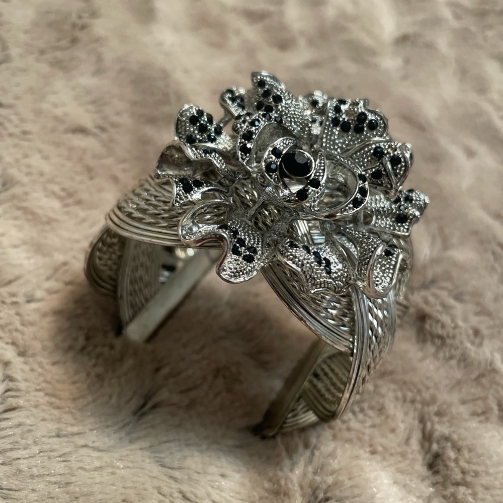 Elegant Silver and Black Rhinestone Floral Bracelet